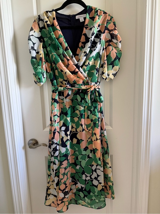 Liz Claiborne Dresses & Skirts - Liz Claiborne Green, Navy, Peach & White Floral Wrap Midi Dress